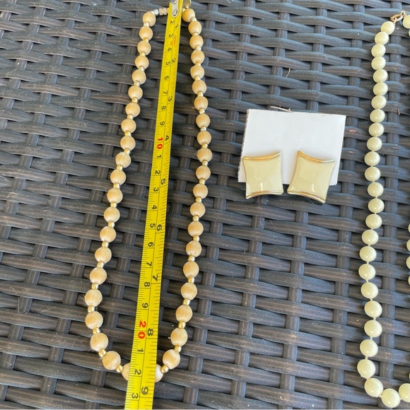 Set - Beaded Necklaces & Clip On Earrings - Picture 2 of 7